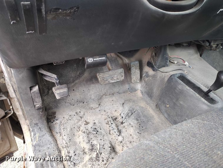 image for item ED0117 2001 Chevrolet Silverado 1500 pickup truck