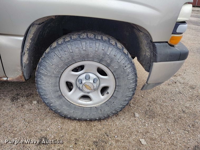 image for item ED0117 2001 Chevrolet Silverado 1500 pickup truck