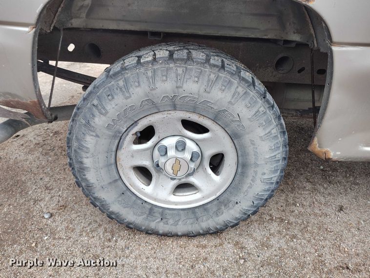 image for item ED0117 2001 Chevrolet Silverado 1500 pickup truck