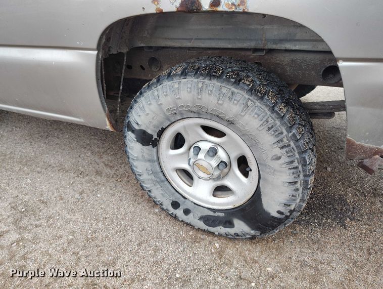image for item ED0117 2001 Chevrolet Silverado 1500 pickup truck