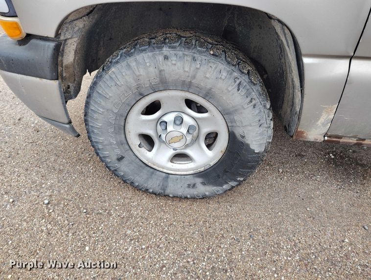 image for item ED0117 2001 Chevrolet Silverado 1500 pickup truck