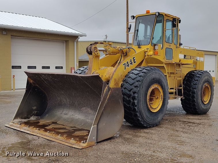 image for item ED0119 1993 John Deere 744E wheel loader
