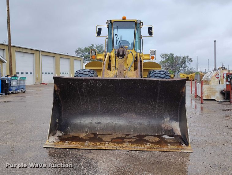 image for item ED0119 1993 John Deere 744E wheel loader