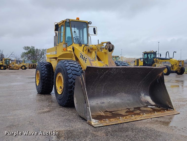 image for item ED0119 1993 John Deere 744E wheel loader