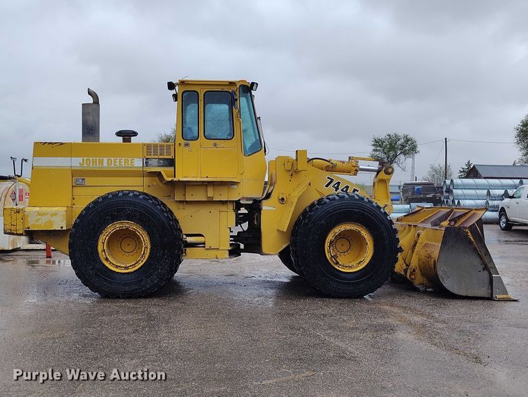 image for item ED0119 1993 John Deere 744E wheel loader