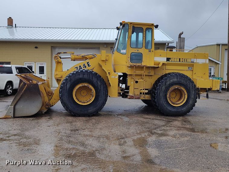 image for item ED0119 1993 John Deere 744E wheel loader