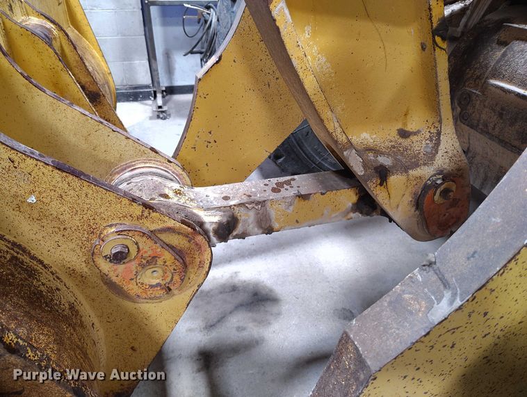 image for item ED0119 1993 John Deere 744E wheel loader