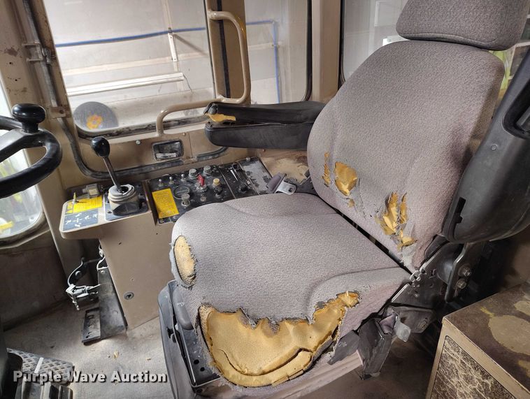 image for item ED0119 1993 John Deere 744E wheel loader