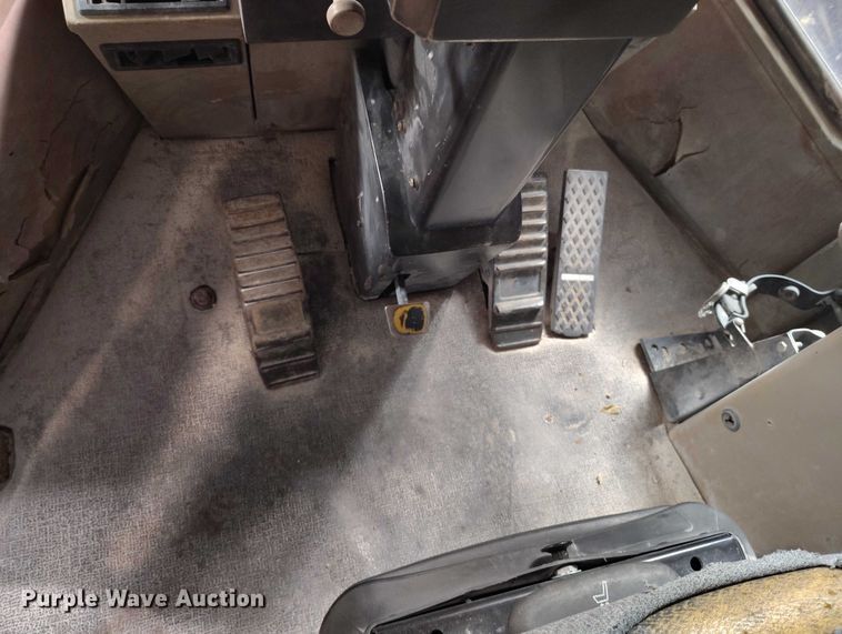 image for item ED0119 1993 John Deere 744E wheel loader