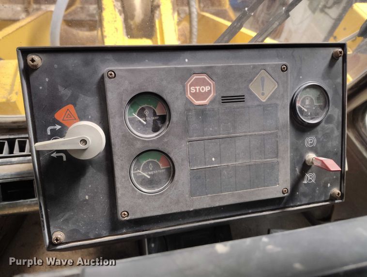 image for item ED0119 1993 John Deere 744E wheel loader
