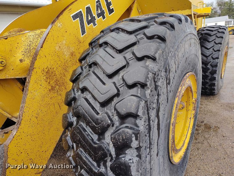 image for item ED0119 1993 John Deere 744E wheel loader