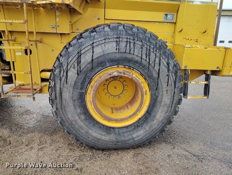 image for item ED0119 1993 John Deere 744E wheel loader
