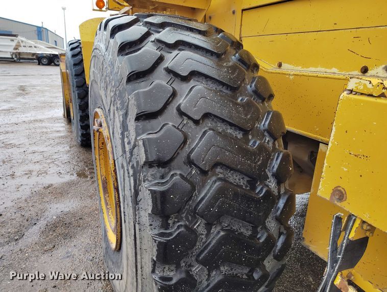 image for item ED0119 1993 John Deere 744E wheel loader