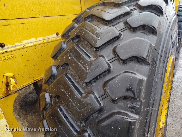 image for item ED0119 1993 John Deere 744E wheel loader