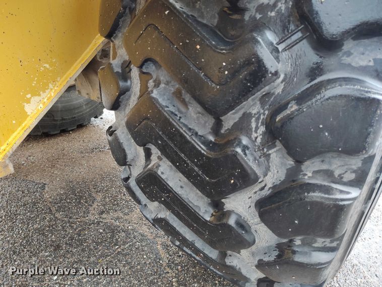 image for item ED0119 1993 John Deere 744E wheel loader