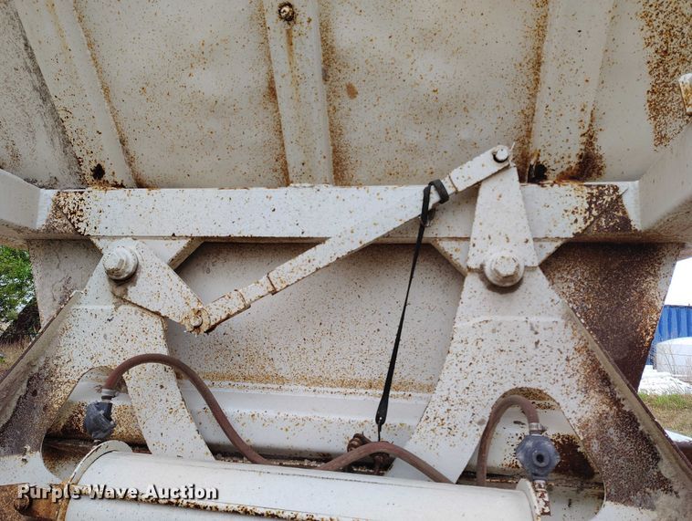 image for item ED0120 1998 Ranco bottom dump trailer