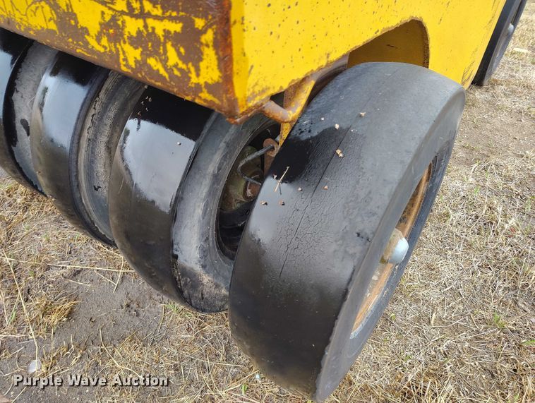 image for item ED0121 Grace Mfg. Co. pneumatic roller
