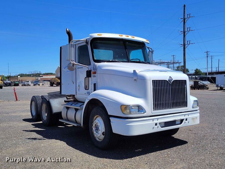 image for item ED0126 2002 International 9200i semi truck