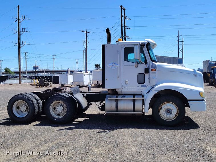 image for item ED0126 2002 International 9200i semi truck