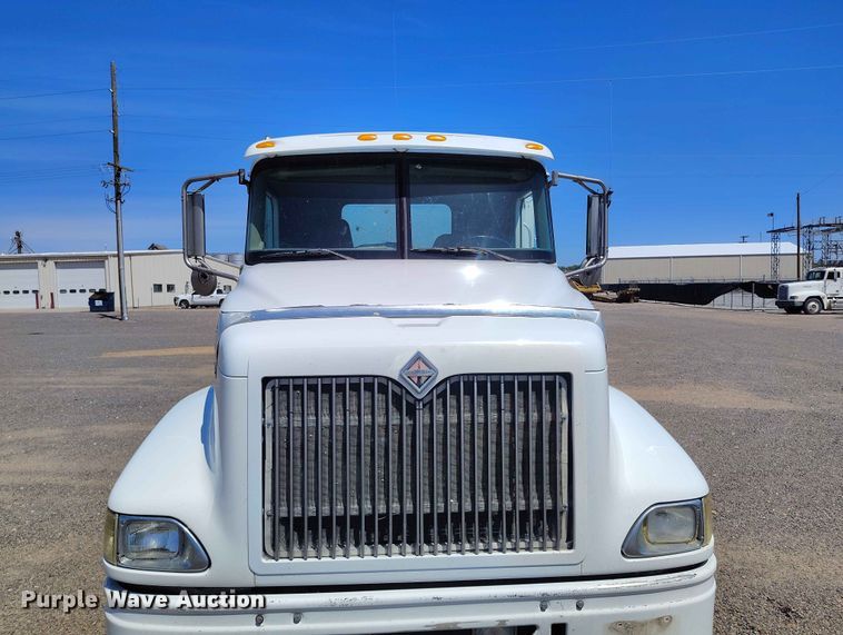 image for item ED0126 2002 International 9200i semi truck