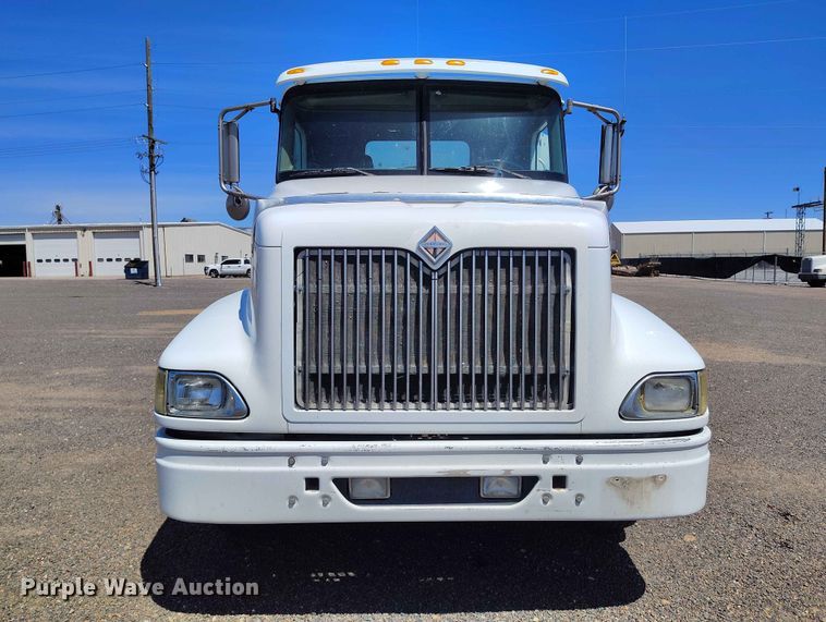 image for item ED0126 2002 International 9200i semi truck