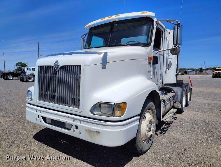 image for item ED0126 2002 International 9200i semi truck
