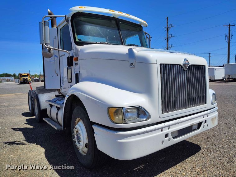 image for item ED0126 2002 International 9200i semi truck