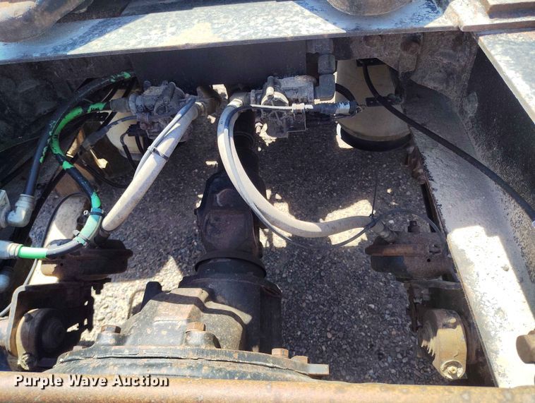 image for item ED0126 2002 International 9200i semi truck