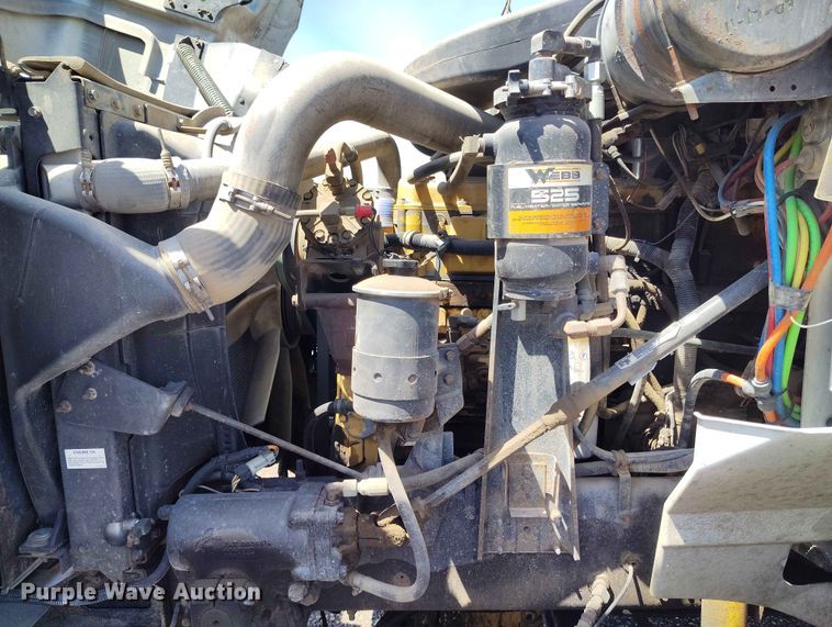 image for item ED0126 2002 International 9200i semi truck