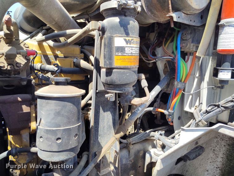 image for item ED0126 2002 International 9200i semi truck