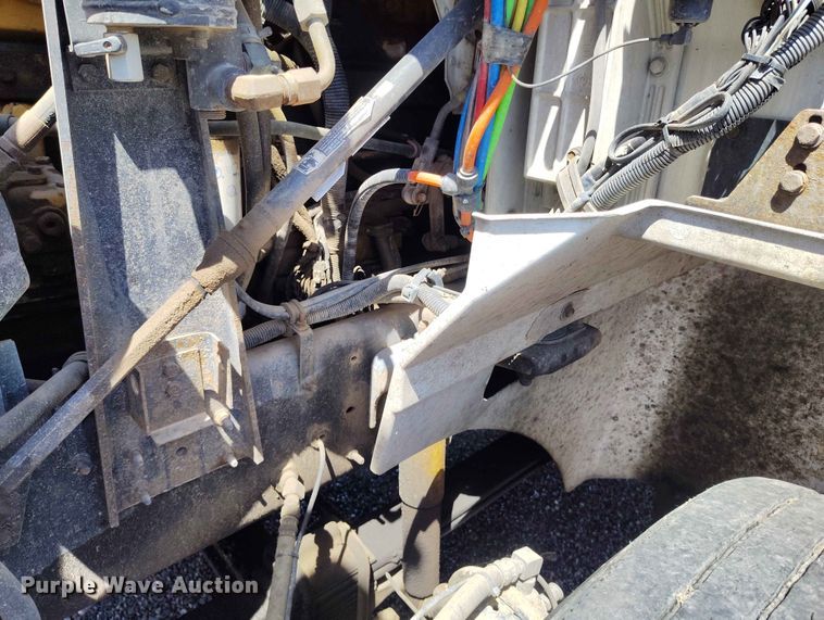 image for item ED0126 2002 International 9200i semi truck