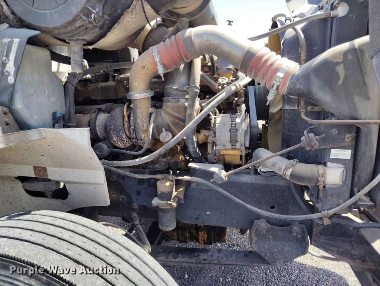 image for item ED0126 2002 International 9200i semi truck