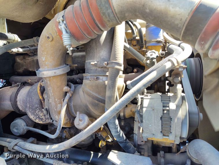 image for item ED0126 2002 International 9200i semi truck