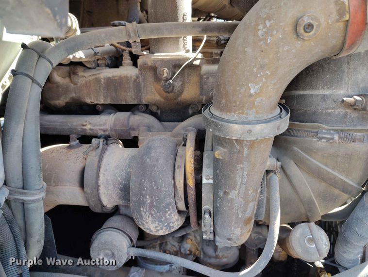 image for item ED0126 2002 International 9200i semi truck