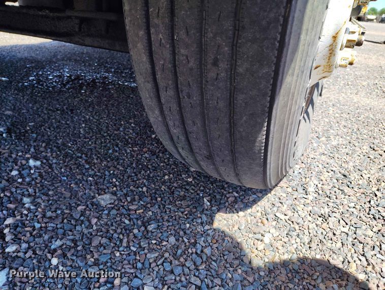 image for item ED0126 2002 International 9200i semi truck