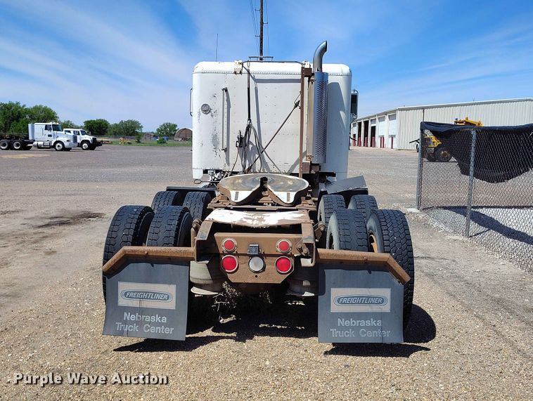 image for item ED0128 1996 Freightliner FLD semi truck