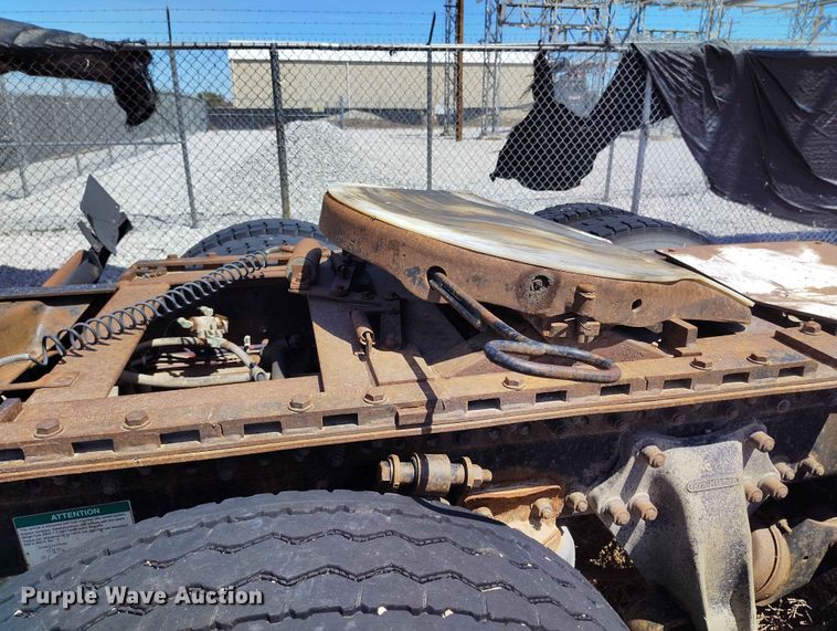 image for item ED0128 1996 Freightliner FLD semi truck