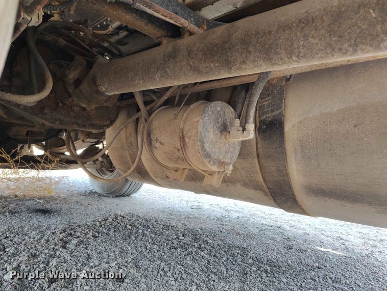 image for item ED0128 1996 Freightliner FLD semi truck