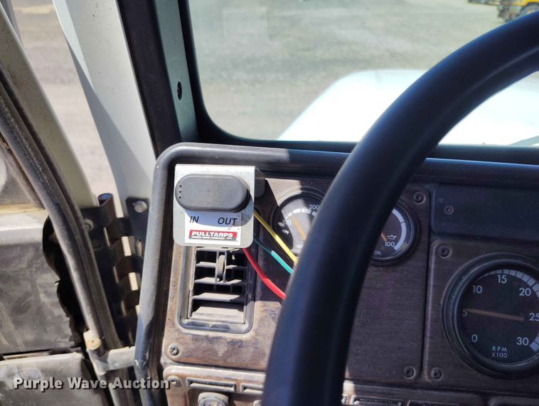 image for item ED0128 1996 Freightliner FLD semi truck