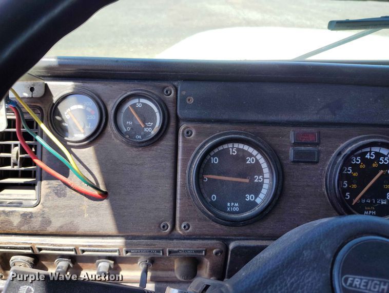 image for item ED0128 1996 Freightliner FLD semi truck