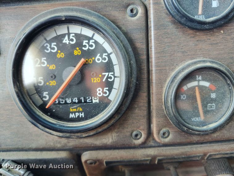 image for item ED0128 1996 Freightliner FLD semi truck
