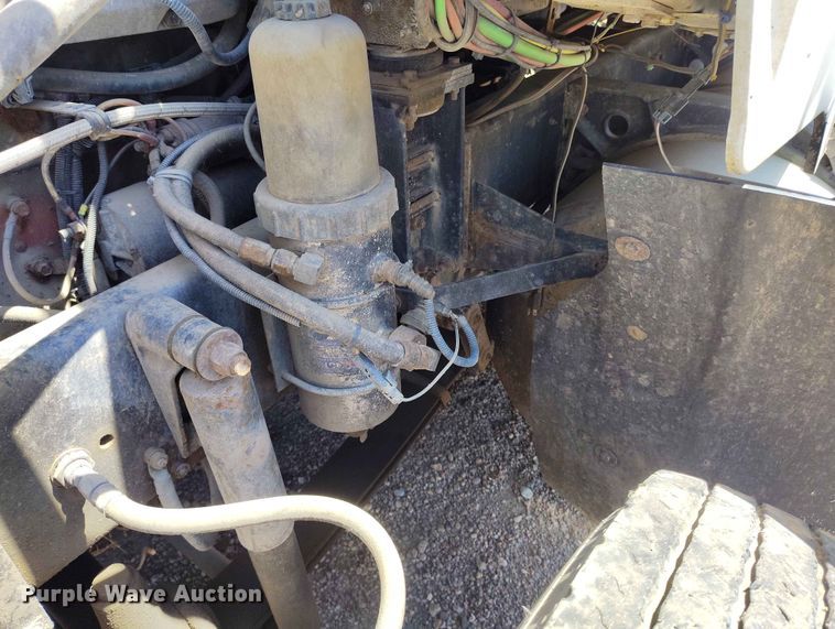 image for item ED0128 1996 Freightliner FLD semi truck