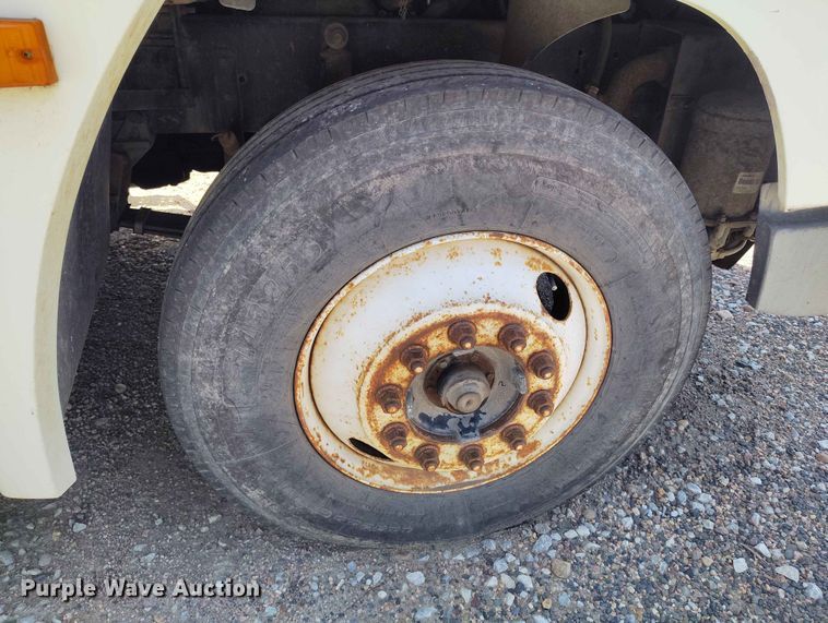 image for item ED0128 1996 Freightliner FLD semi truck