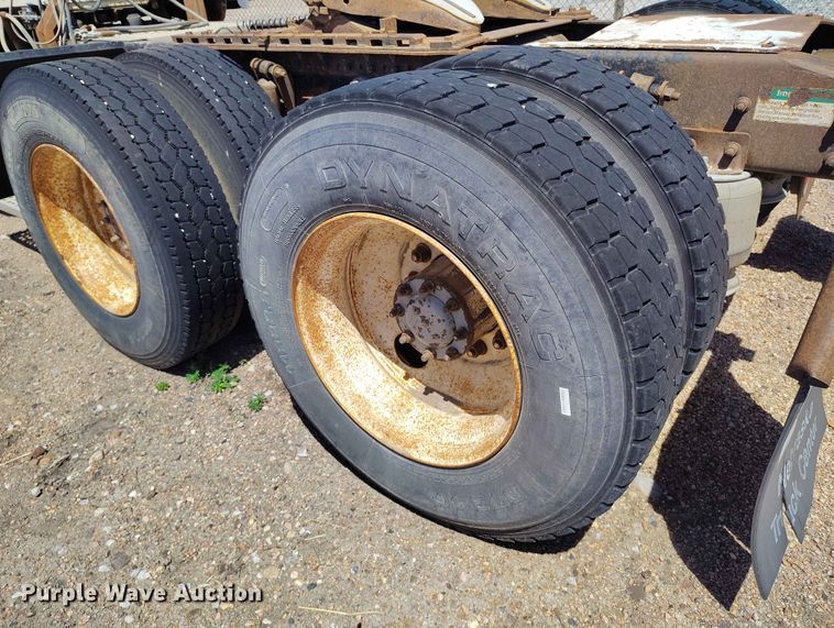 image for item ED0128 1996 Freightliner FLD semi truck
