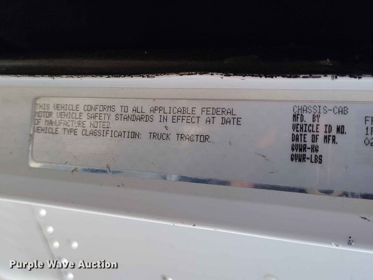image for item ED0128 1996 Freightliner FLD semi truck