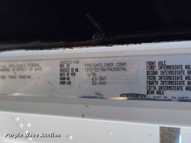 image for item ED0128 1996 Freightliner FLD semi truck