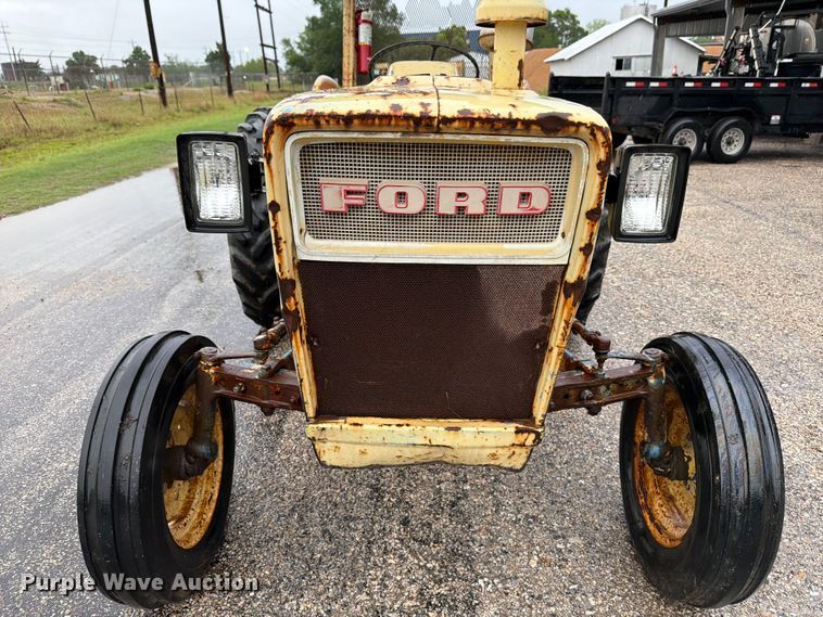 image for item ED5217 1962 Ford 2000 tractor