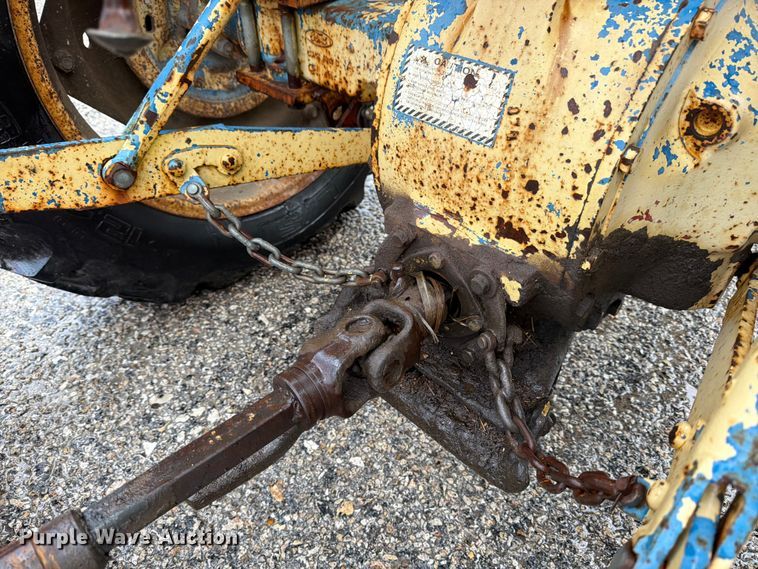 image for item ED5217 1962 Ford 2000 tractor
