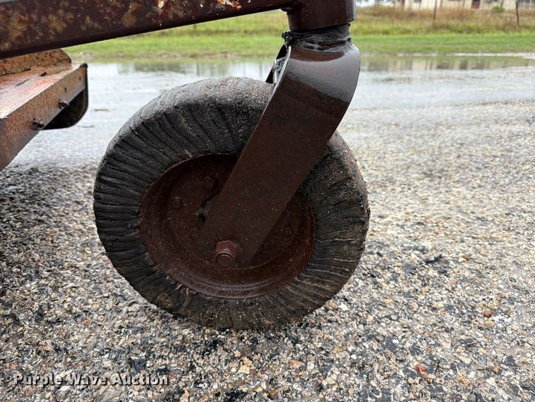 image for item ED5217 1962 Ford 2000 tractor