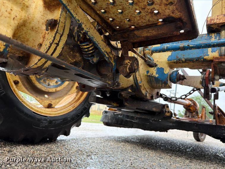 image for item ED5217 1962 Ford 2000 tractor